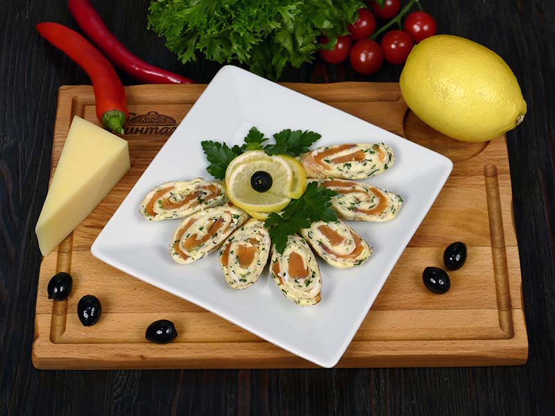 Рулетик с лососем